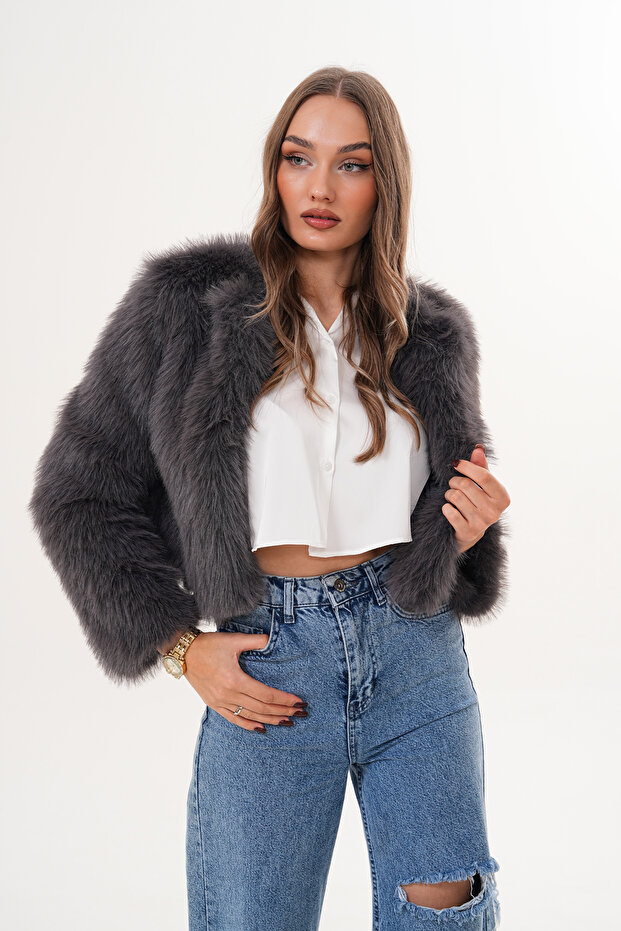 سترة كروب بوي ذات ياقة أساسية وفرو - 3