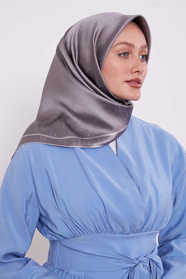 وشاح حريري بنمط قرص العسل المدخن