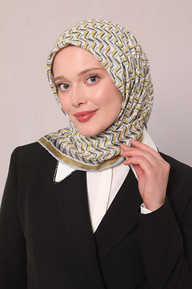 وشاح ناعم بنمط متعرج باللون الأخضر الزيتي - 2