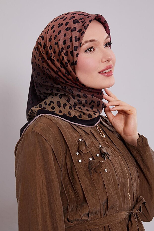 Black-Green Leopard Pattern Soft Scarf - 1