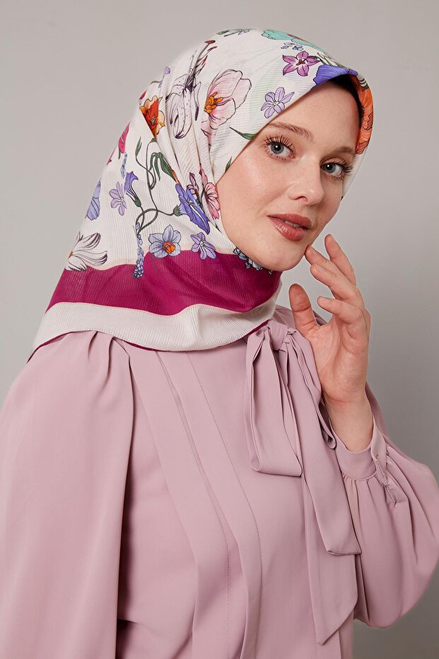 وشاح قطني بنمط زهرة الأقحوان البنفسجية