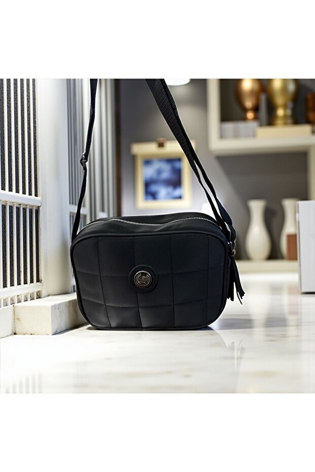 Women's Convenient Bag with a Column Handle