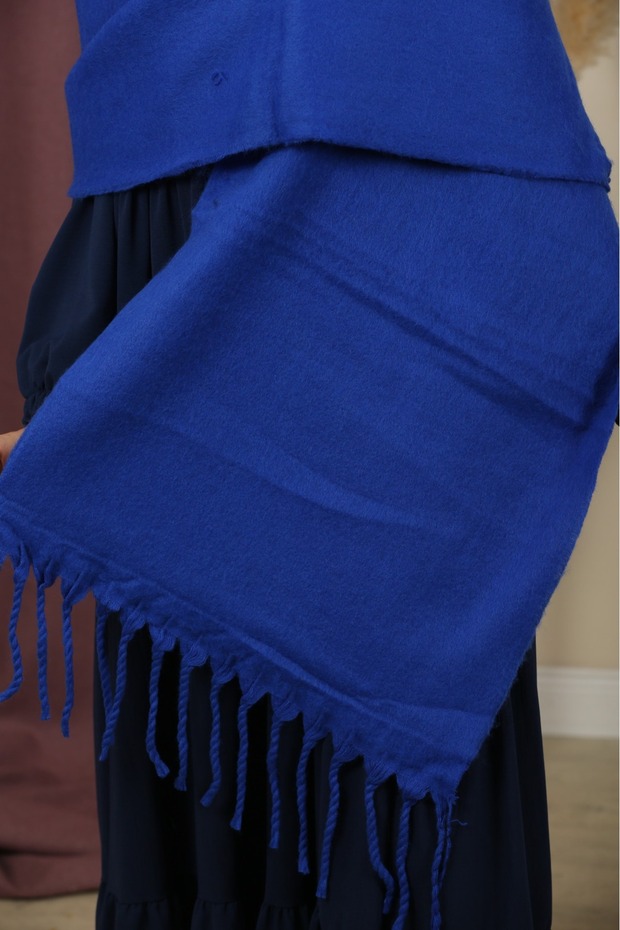 شال كتف شتوي بلون واحد على الوجهين - 3