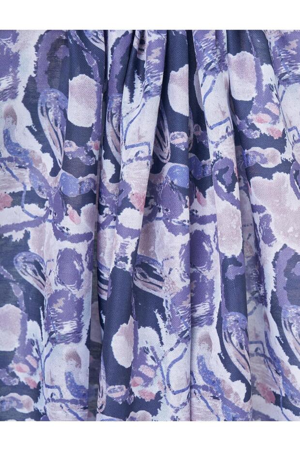 شال منقوش بالباتيك باللون الأزرق الداكن - 2