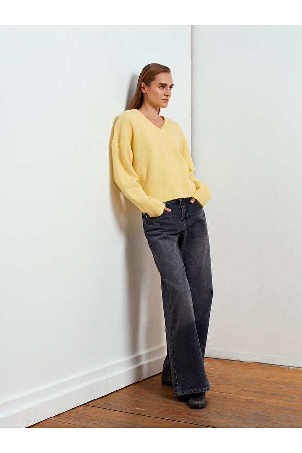10645 V-Neck Wool Blend Sweater-Dark Yellow