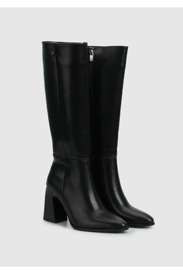 Siyah Kadın Bot - 2