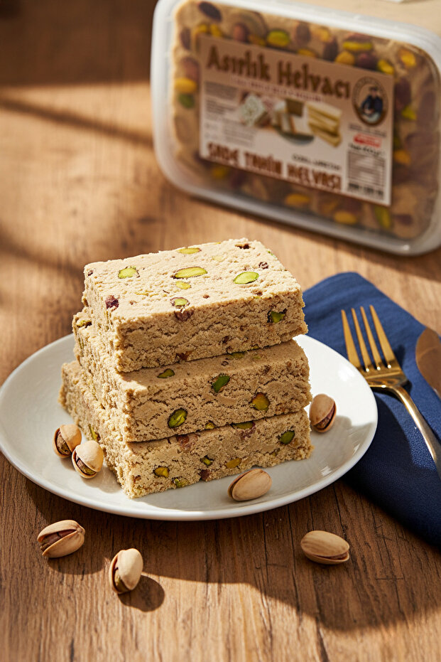 Taze Dökme Antep Fıstıklı Tahin Helvası 400 gr - Taş Değirmen Tahinli - 1