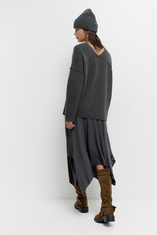 Soft knit V-neck sweater - 5