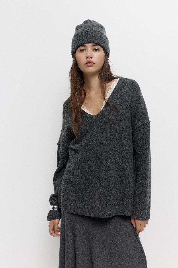Soft knit V-neck sweater - 4