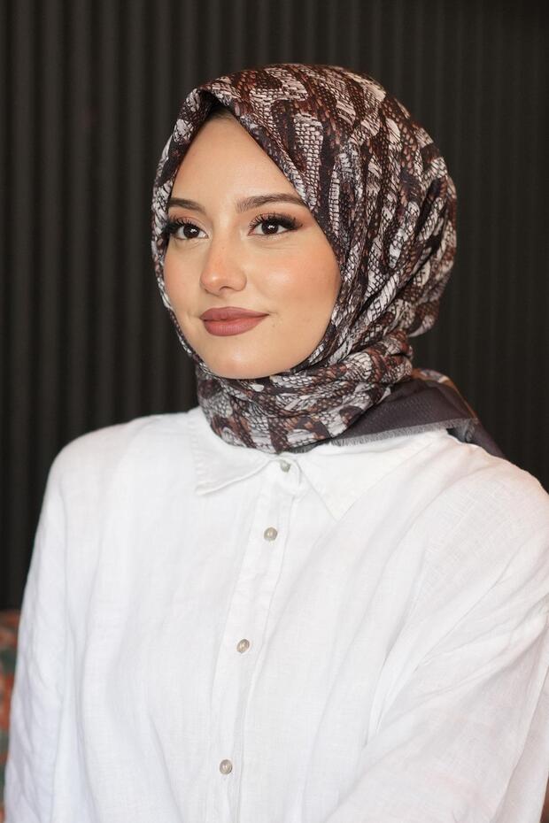 وشاح من القطن الناعم باللون البني بنمط المتاهة - 4