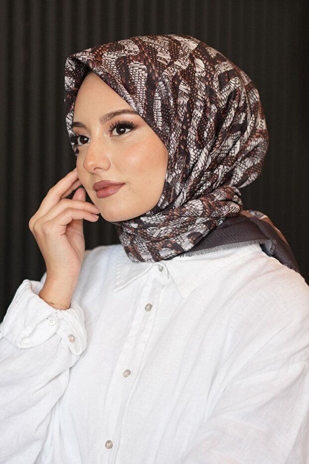وشاح من القطن الناعم باللون البني بنمط المتاهة - 5