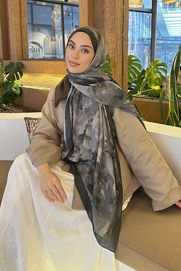 شال من الخيزران بنمط الورد باللون الكاكي