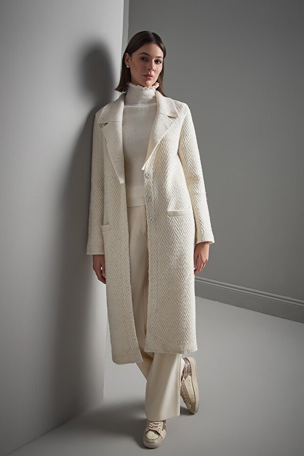 Kemer Detaylı Pullu Ekru Triko Kaban - 3