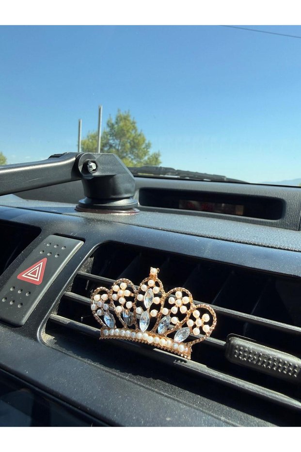 Air Conditioner Ornament with Stone and Pearl Detailed Crown Design – Gold Decorative Vehicle Accessory