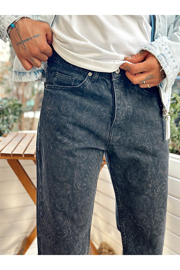 بنطلون جينز عادي منقوش باللون الأسود - 2