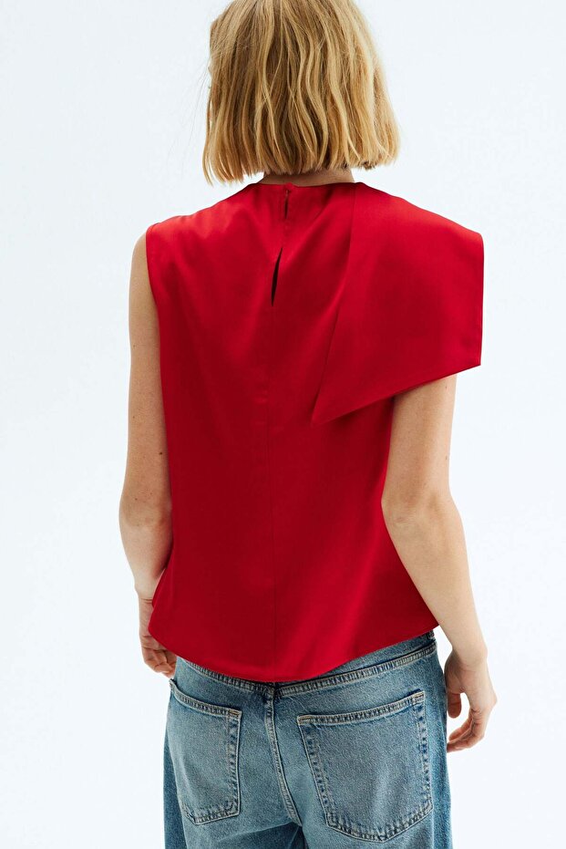 بلوزة من الساتان بثنيات - 5