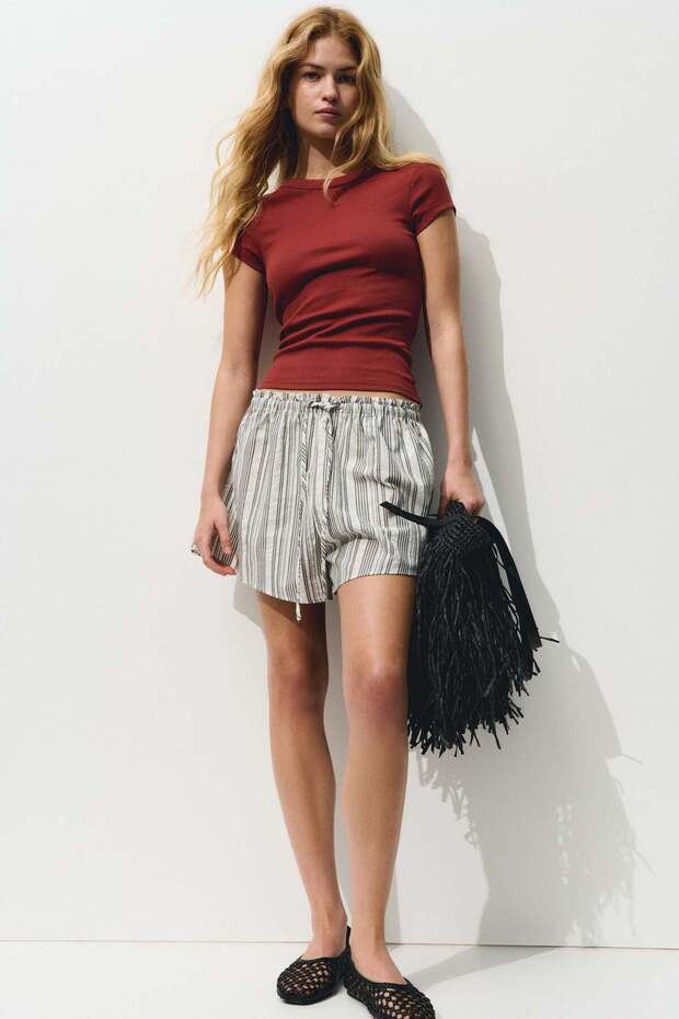 بلوزة مضلعة بفتحة رقبة على شكل قارب - 1