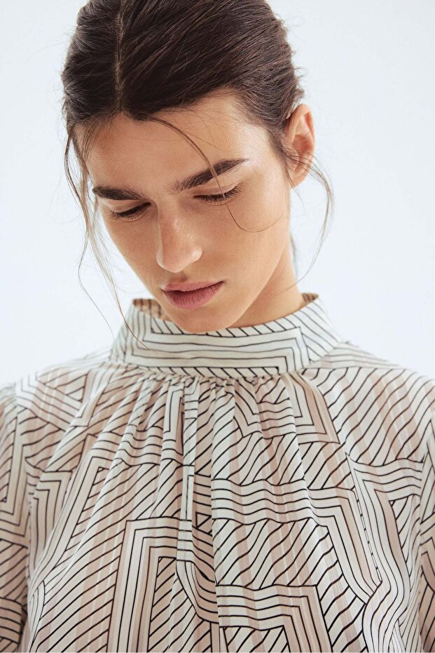 بلوزة بياقة قائمة - 7