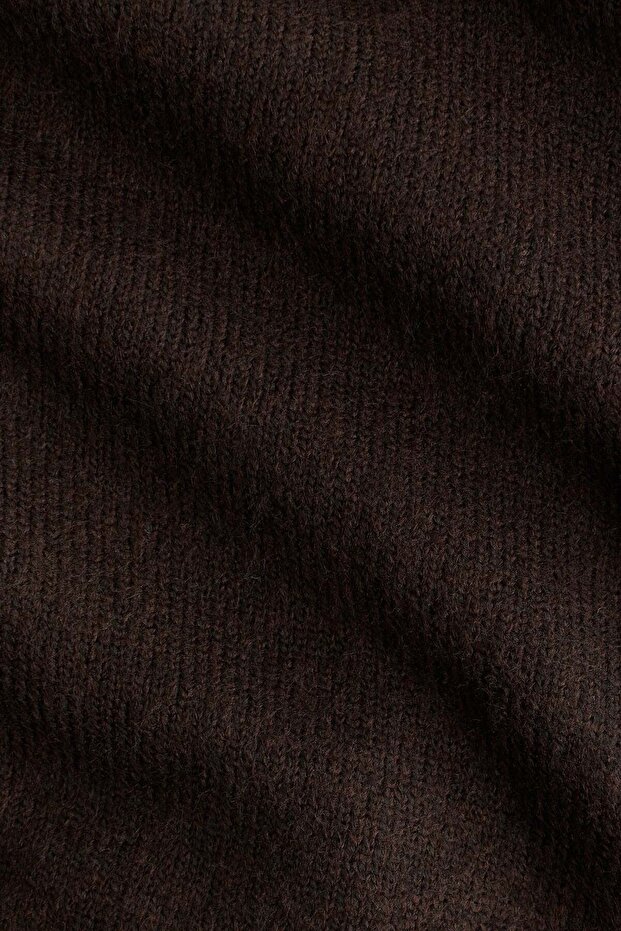 سترة محبوكة ذات ياقة رفيعة - 1