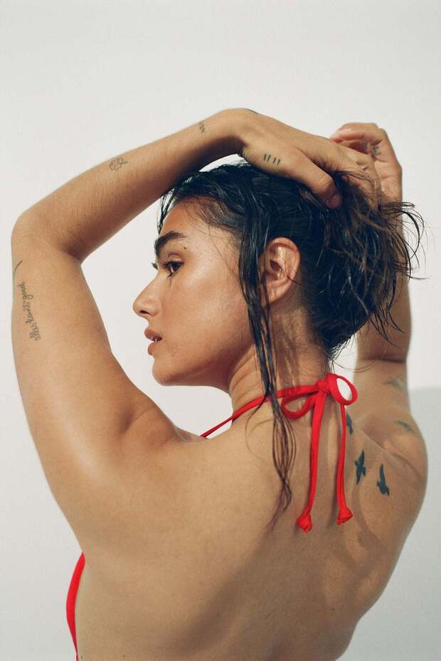 الجزء العلوي من بيكيني مثلث الشكل - 4