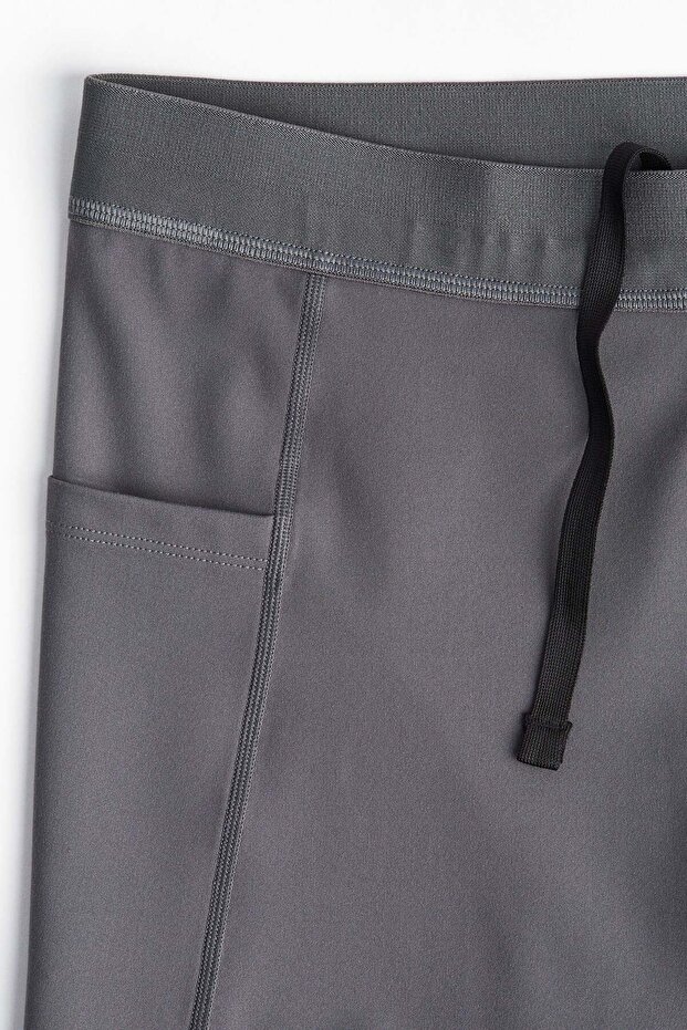 Short running tights with DryMove™