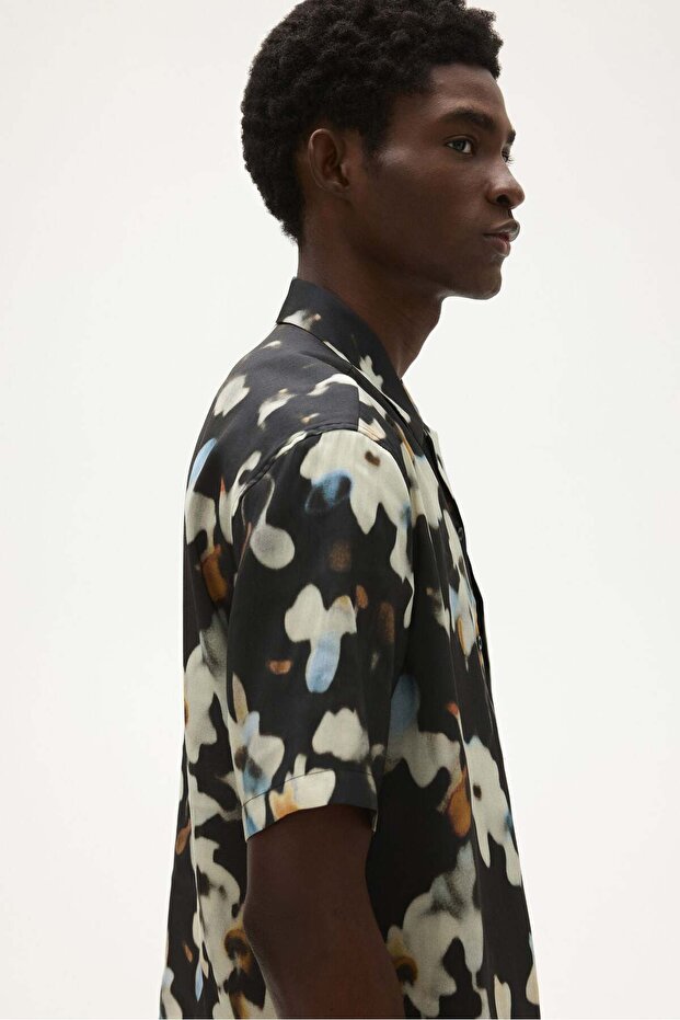 قميص منتجع بقصة عادية ومنقوش - 3