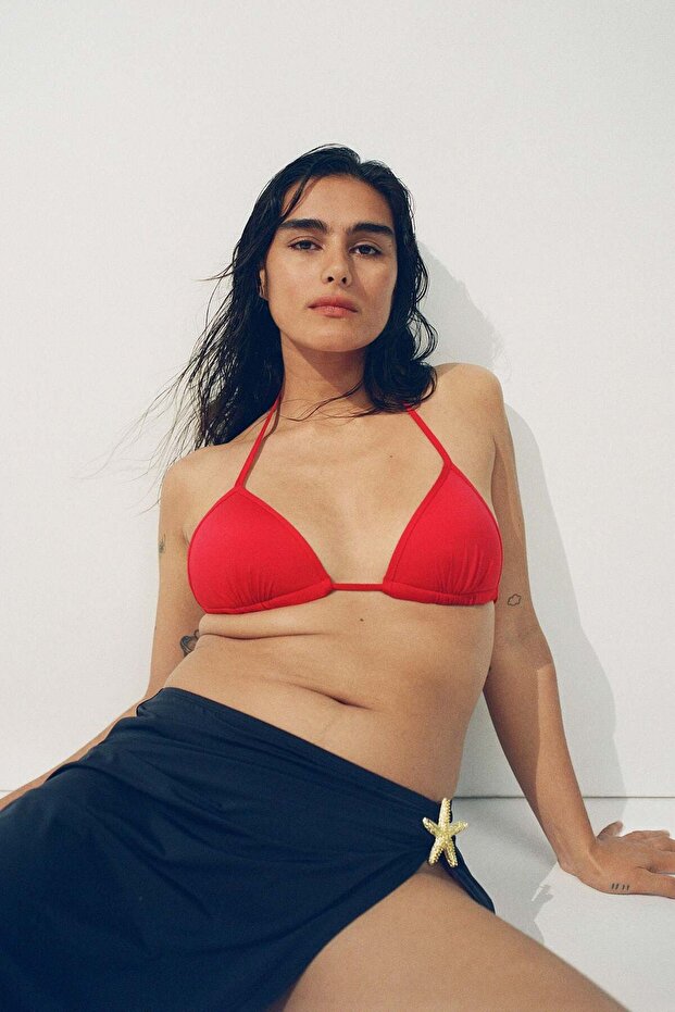 الجزء العلوي من بيكيني مثلث الشكل - 5