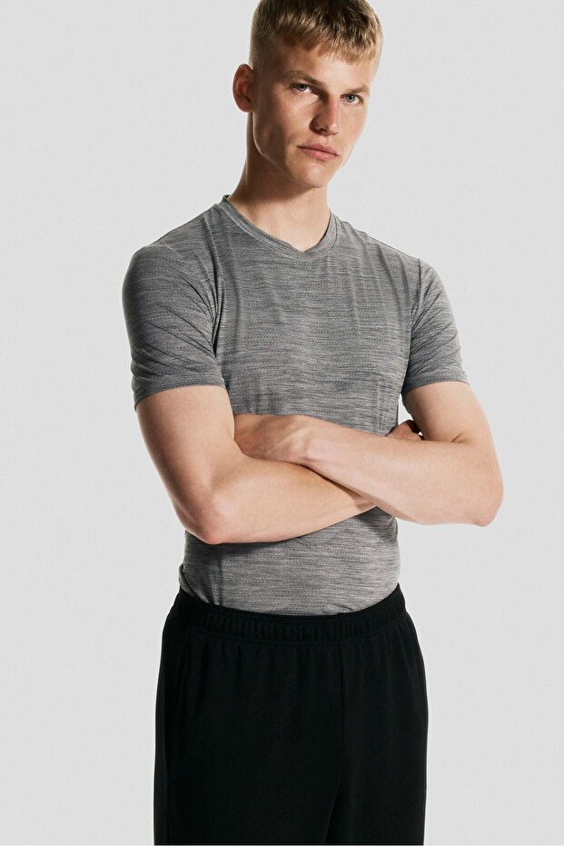 Muscle Fit Sports top with DryMove™