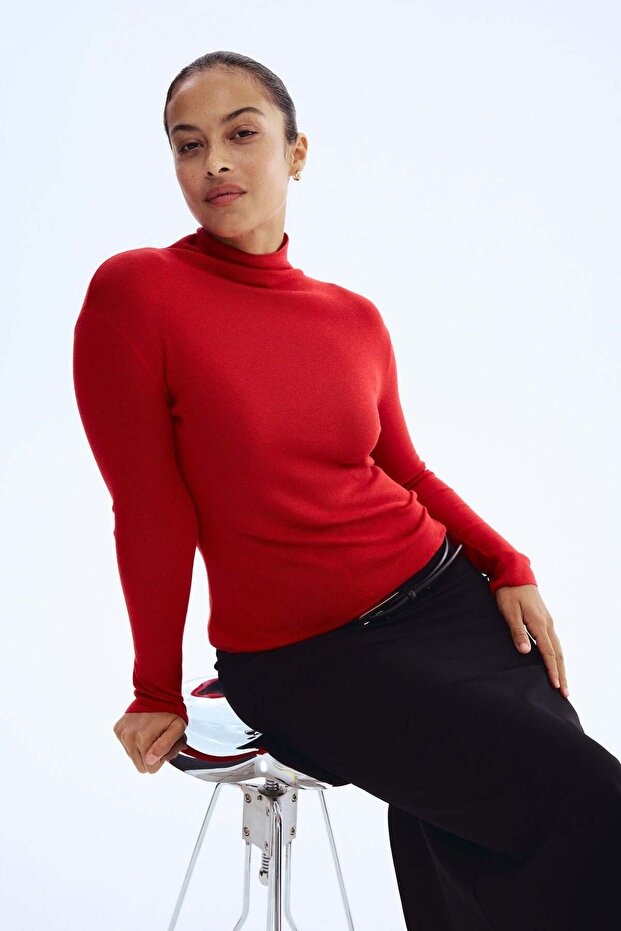 Fine-knit turtleneck top
