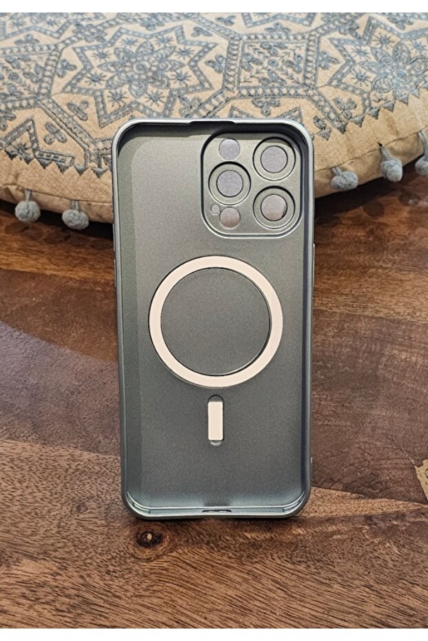 جراب آيفون 15 برو ماكس، جراب سيليكون مرن فضي اللون - 2