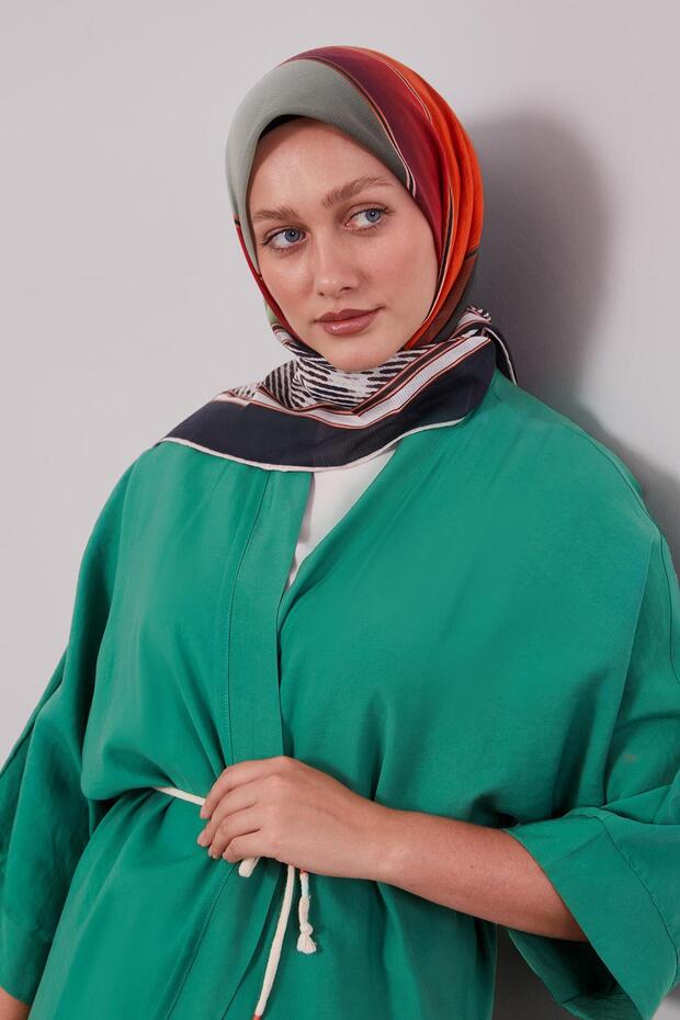 وشاح قطني بنمط هندسي مختلط باللون الأخضر