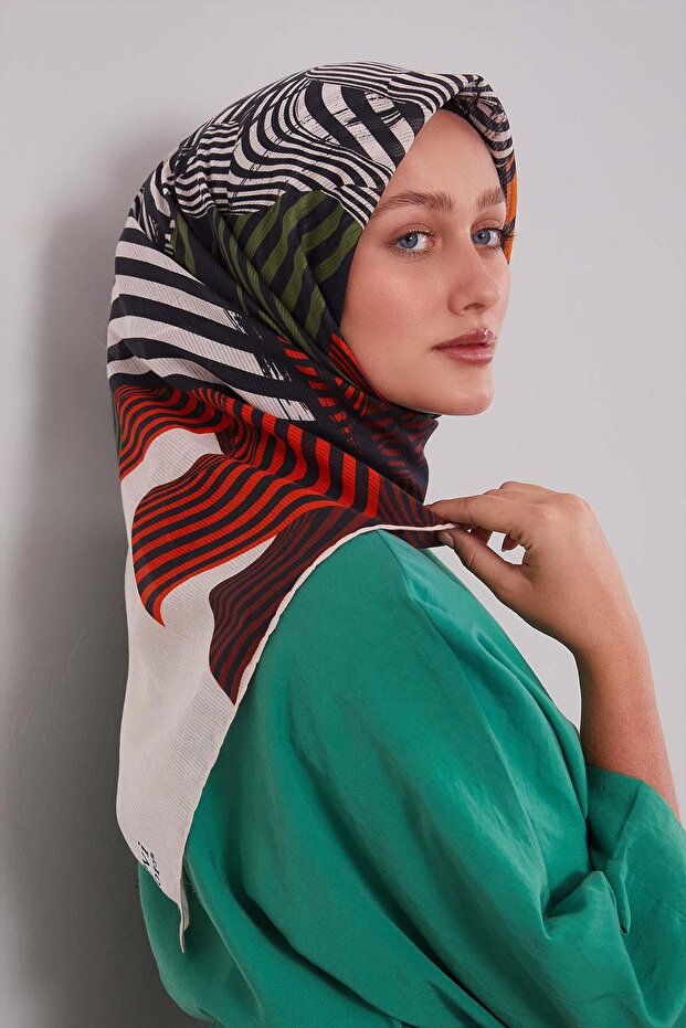 وشاح قطني بنمط هولوغرام كريمي