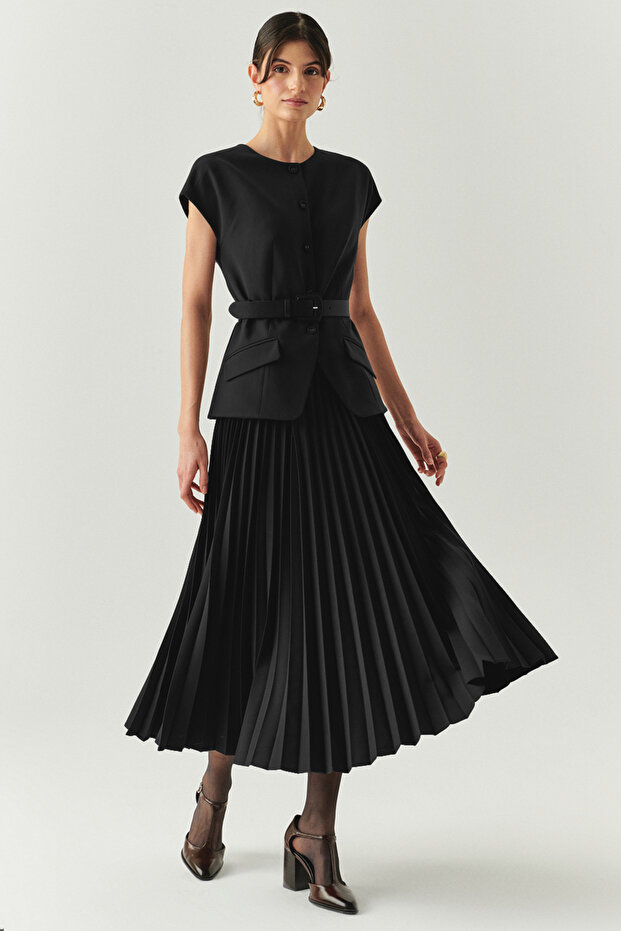 Crew Neck Belted Pleated Slim Fit Midi Dress