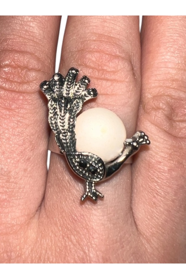 خاتم مزين بتمثال طاووس وحجر اللؤلؤ - 3