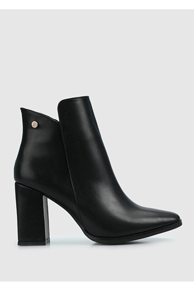 Siyah Kadın Bot - 1