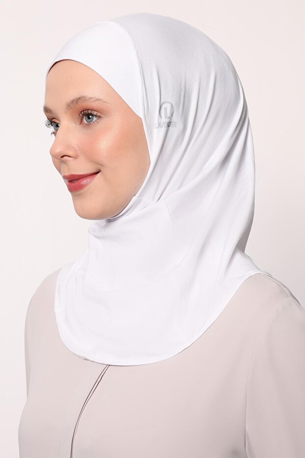 حجاب رياضي أبيض اللون