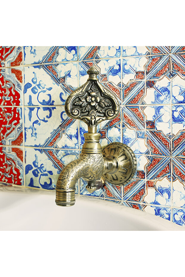 صنبور عثماني عتيق مع زخرفة منقوشة - 2