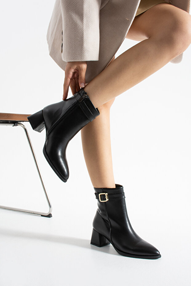 Women's Black Side Zipper Thin Buckle Detail Pointed Toe Heeled Boots