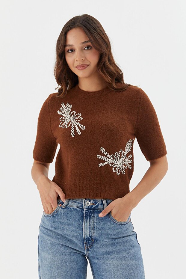 Embroidered Short Sleeve Knit Blouse Brown