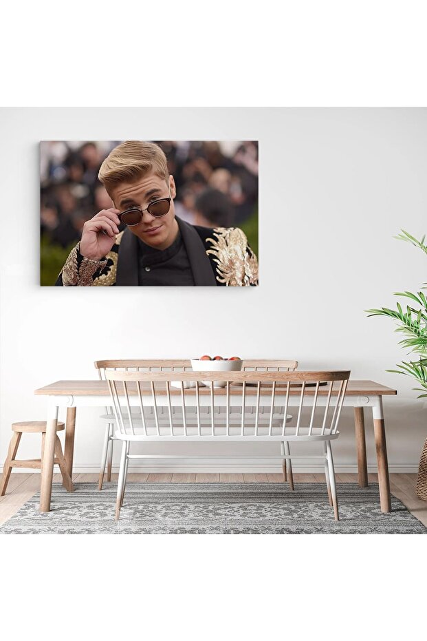 Justin Bieber singer, code 2281 - 7