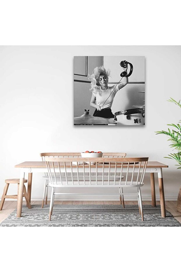 Lady Gaga singer, code 2405 - 6