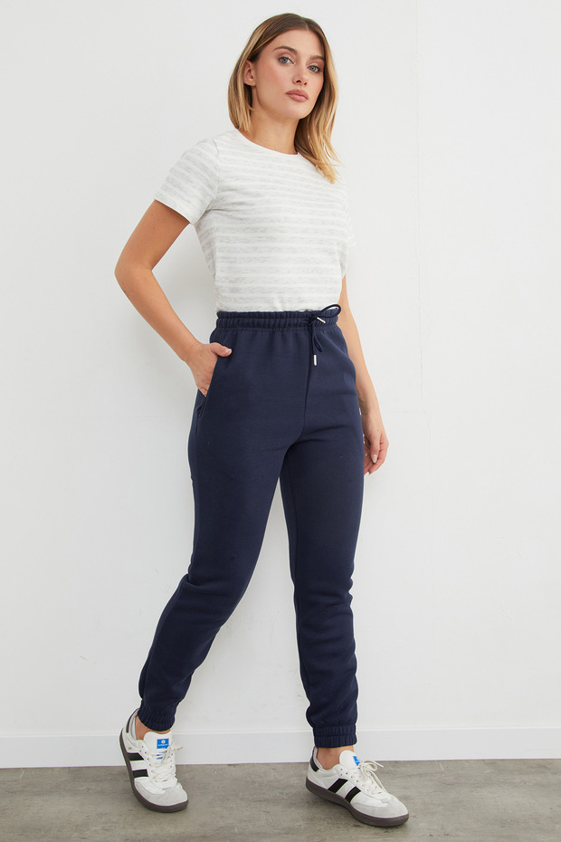 بنطلون رياضي بثلاثة خيوط مع جيوب - 1