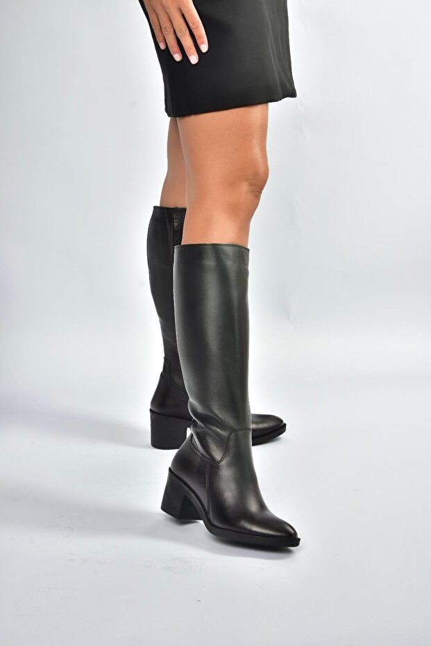 V398763203 Black Genuine Leather Thick Heeled Women's Boots