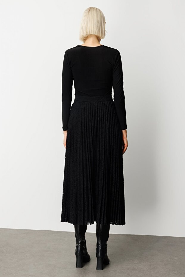 Dantelli Piliseli Etek - 5