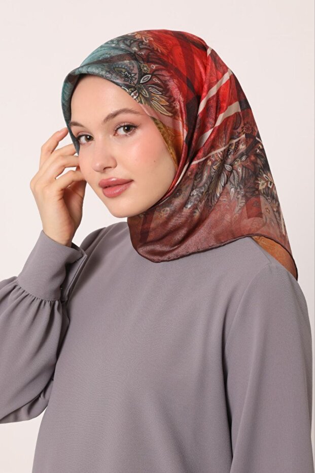 وشاح كريستالي لامع بنمط مخطط عرقي