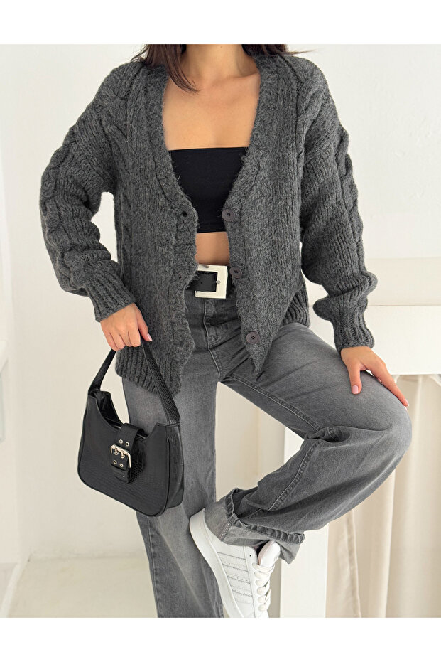 كارديجان ناعم للغاية بأربعة أزرار وياقة على شكل حرف V - 3