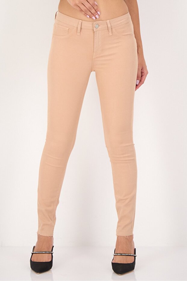 Women Skinny Fit Solid Cropped Pants, Tan