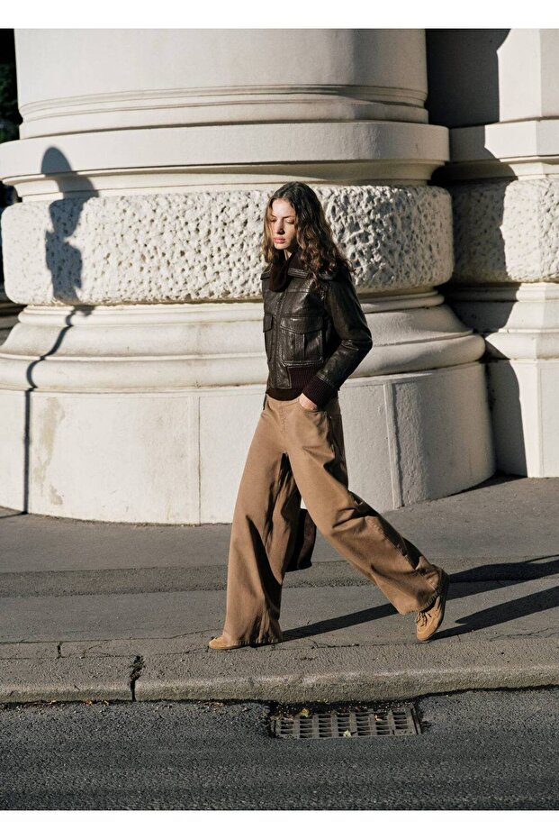 Wide Leg, Loose Fit, Mid-Rise Jeans