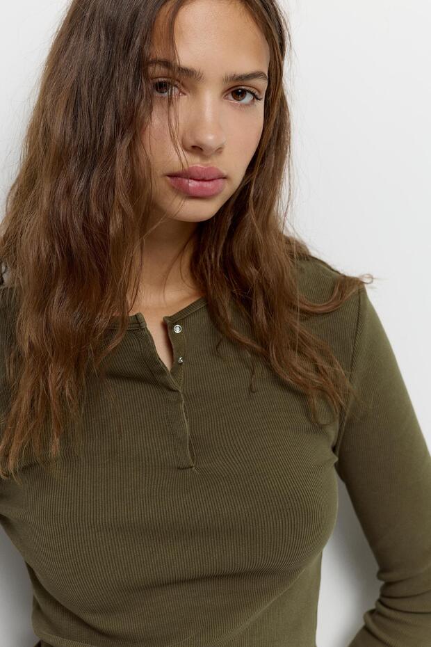 Düğmeli yaka tişört - 5