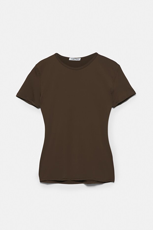 تي شيرت من مادة البولي أميد بأكمام قصيرة - 7